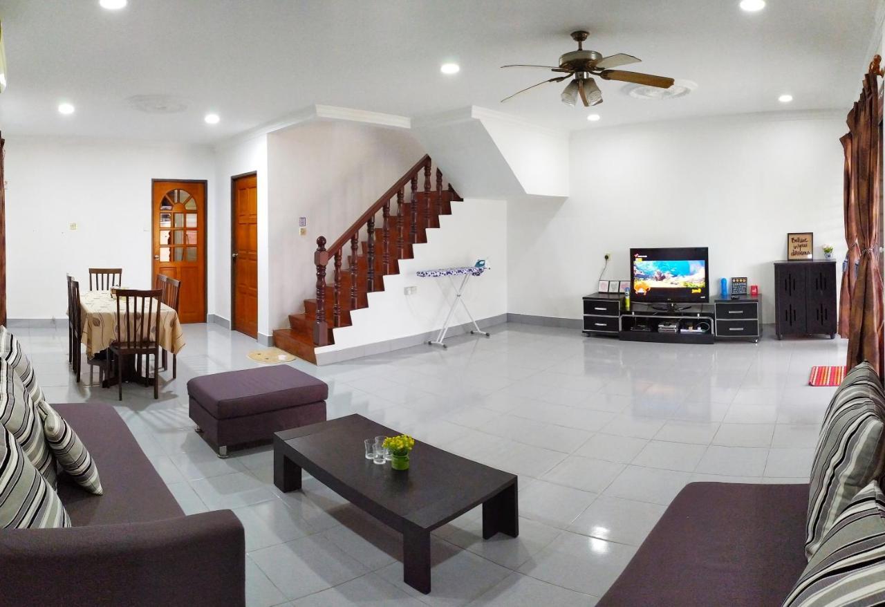 Victoria Homestay Sibu - Next To Shopping Complex & Large Car Park Area With Autogate Exterior photo
