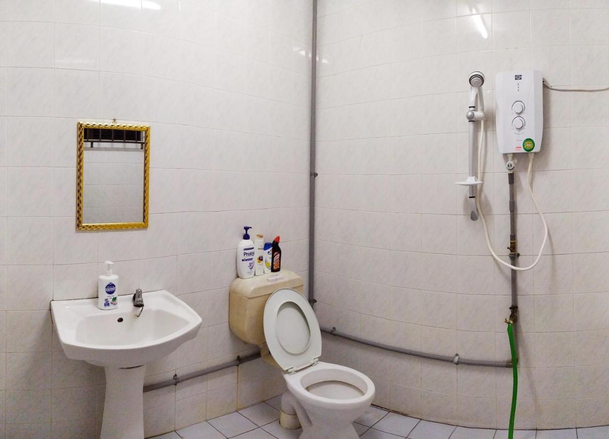 Victoria Homestay Sibu - Next To Shopping Complex & Large Car Park Area With Autogate Exterior photo